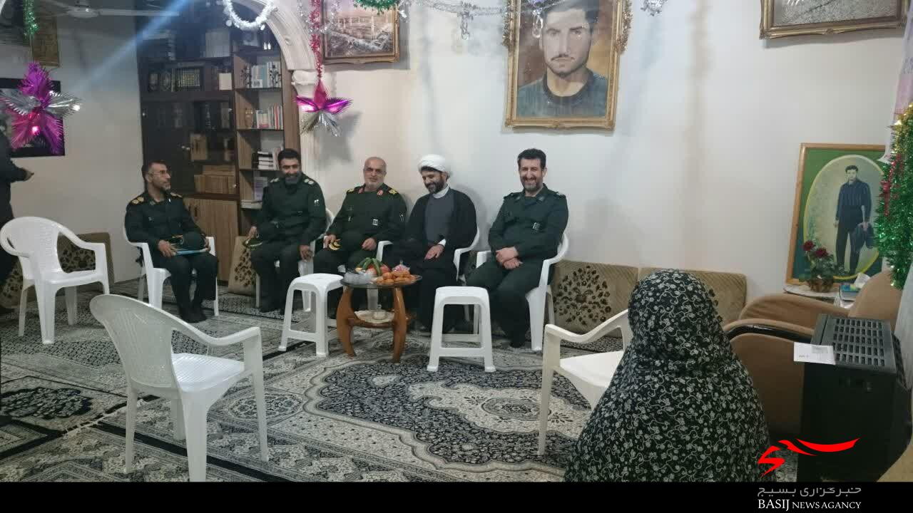 دیدار فرمانده سپاه قدس گیلان با خانواده دانش آموز شهید سید رضا هویت طلب + تصاویر