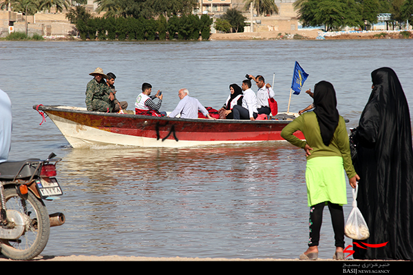 20 گروه جهادی در شهرستان باوی مشغول خدمات­رسانی هستند/ آب بیش ­تر روستاهای سیل­ زده تخلیه شده است