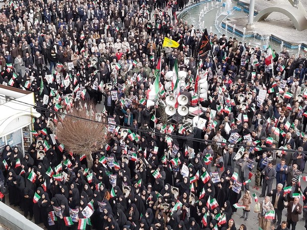 تجمع مردم ایلام در حمایت از اقدام کوبنده سپاه پاسدارن + تصاویر