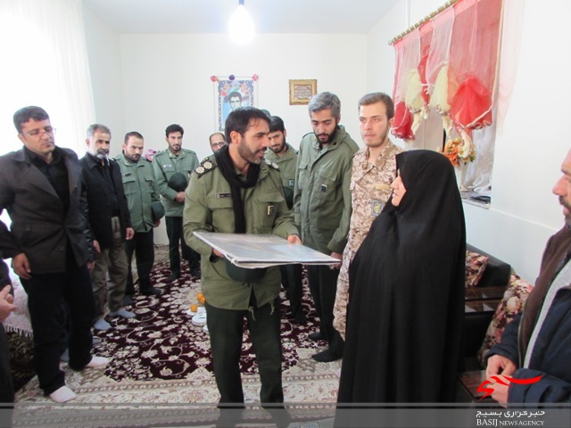 گلباران مزار شهدا/ديدار با خانواده شهدا و خانواده هاي محروم/برپايي ميز خدمت جهادى گلباران مزار شهدا/ديدار با خانواده شهدا و خانواده هاي محروم/برپايي ميز خدمت جهادى