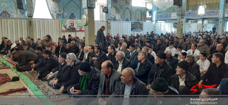 برگزاری نماز جمعه در مصلی شهر شازند.