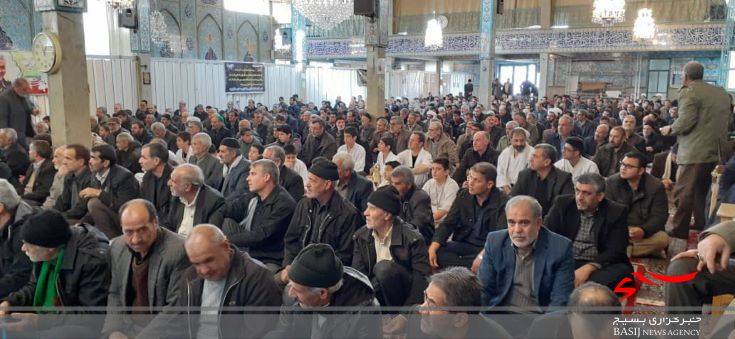برگزاری نماز جمعه در مصلی شهر شازند.