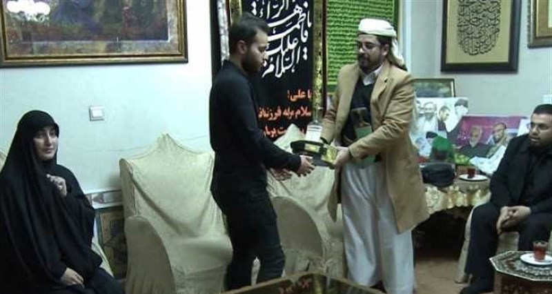 حضور سفیر یمن در تهران در منزل حاج قاسم