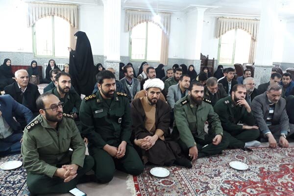 باید همه در راستای رضایتمندی مردم گام بردارند