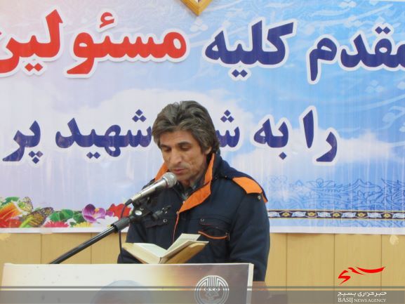 گزارش تصویری از مراسم گلباران قبور شهدا /دیدار با خانواده شهید / تودیع و معارفه شهردار هندودر گزارش تصویری از مراسم گلباران قبور شهدا /دیدار با خانواده شهید / تودیع و معارفه شهردار هندودر