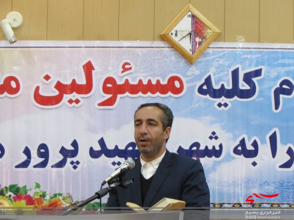 گزارش تصویری از مراسم گلباران قبور شهدا /دیدار با خانواده شهید / تودیع و معارفه شهردار هندودر گزارش تصویری از مراسم گلباران قبور شهدا /دیدار با خانواده شهید / تودیع و معارفه شهردار هندودر