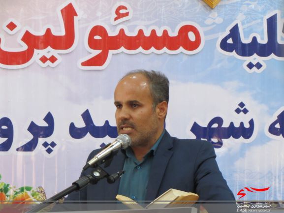 گزارش تصویری از مراسم گلباران قبور شهدا /دیدار با خانواده شهید / تودیع و معارفه شهردار هندودر گزارش تصویری از مراسم گلباران قبور شهدا /دیدار با خانواده شهید / تودیع و معارفه شهردار هندودر