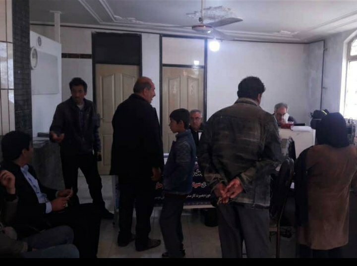 برگزاری میز خدمت جهادی سرادر شهیدحاج قاسم سلیمانی در مناطق زلزله زده خان زنیان