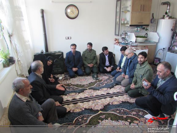 گلباران مزار شهدا/دیدار با خانواده شهدا و خانواده های محروم روستای سرسختی شهرستان شازند