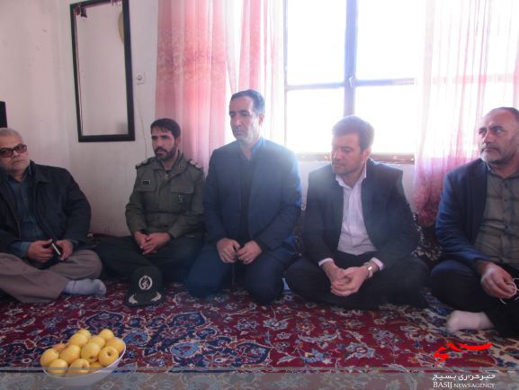 گلباران مزار شهدا/دیدار با خانواده شهدا و خانواده های محروم روستای سرسختی شهرستان شازند