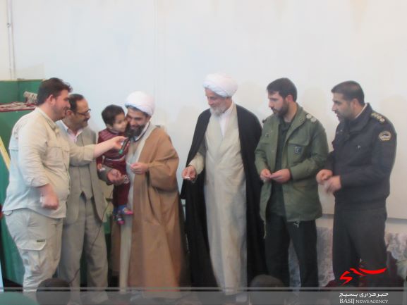 گزارش تصویری از گرامیداشت سالگرد پبروزی انقلاب اسلامی /دیدار با خانواده شهید در شهر آستانه گزارش تصویری از گرامیداشت سالگرد پبروزی انقلاب اسلامی /دیدار با خانواده شهید در شهر آستانه