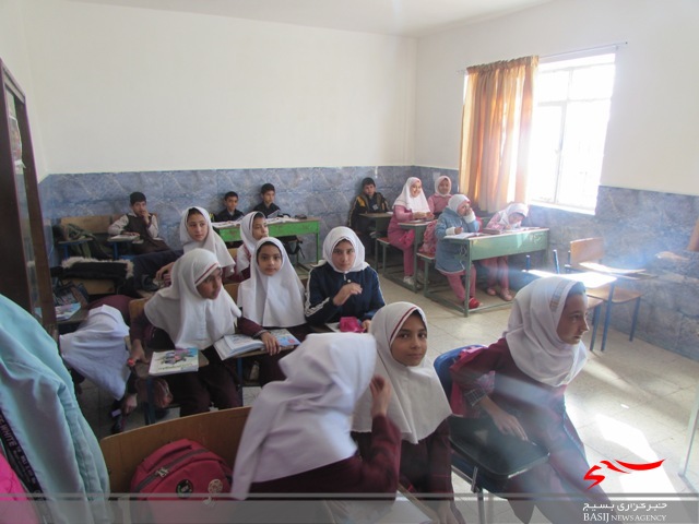 افتتاحیه مدرسه باز سازی شده در روستای موچان شهرستان شازند افتتاحیه مدرسه باز سازی شده در روستای موچان شهرستان شازند