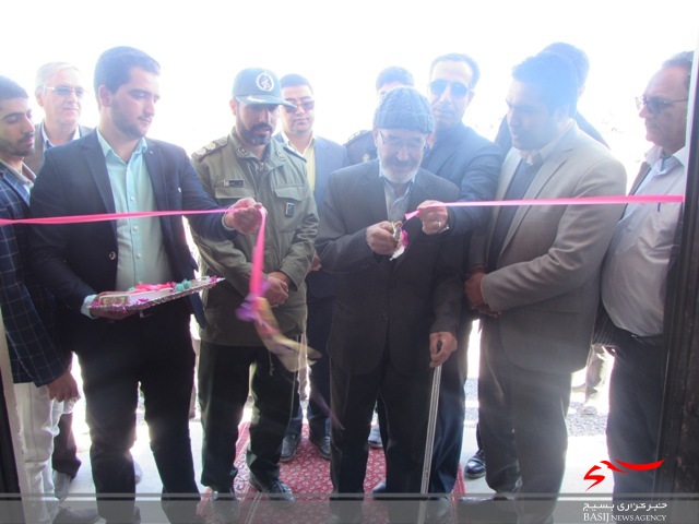 گلباران قبور شهدا/افتتاح حسینیه سردار سلیمانی در روستای دستجرده شهرستان شازند