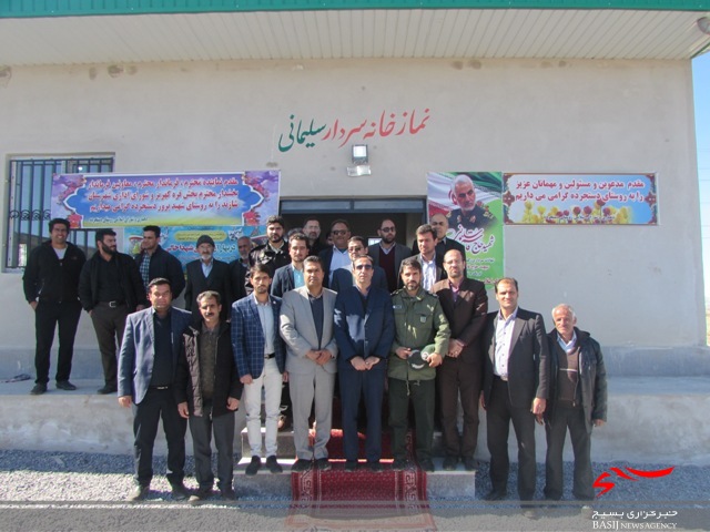گلباران قبور شهدا/افتتاح حسینیه سردار سلیمانی در روستای دستجرده شهرستان شازند