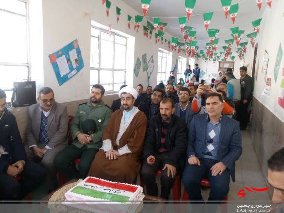مراسم گرامیداشت دهه فجر انقلاب اسلامی و گلباران مزار مطهر تک شهید روستای الرج