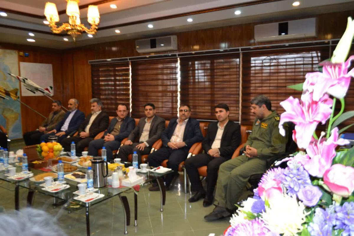 دیدار دانشگاهیان دانشگاه آزاد دزفول با فرمانده پایگاه چهارم شکاری