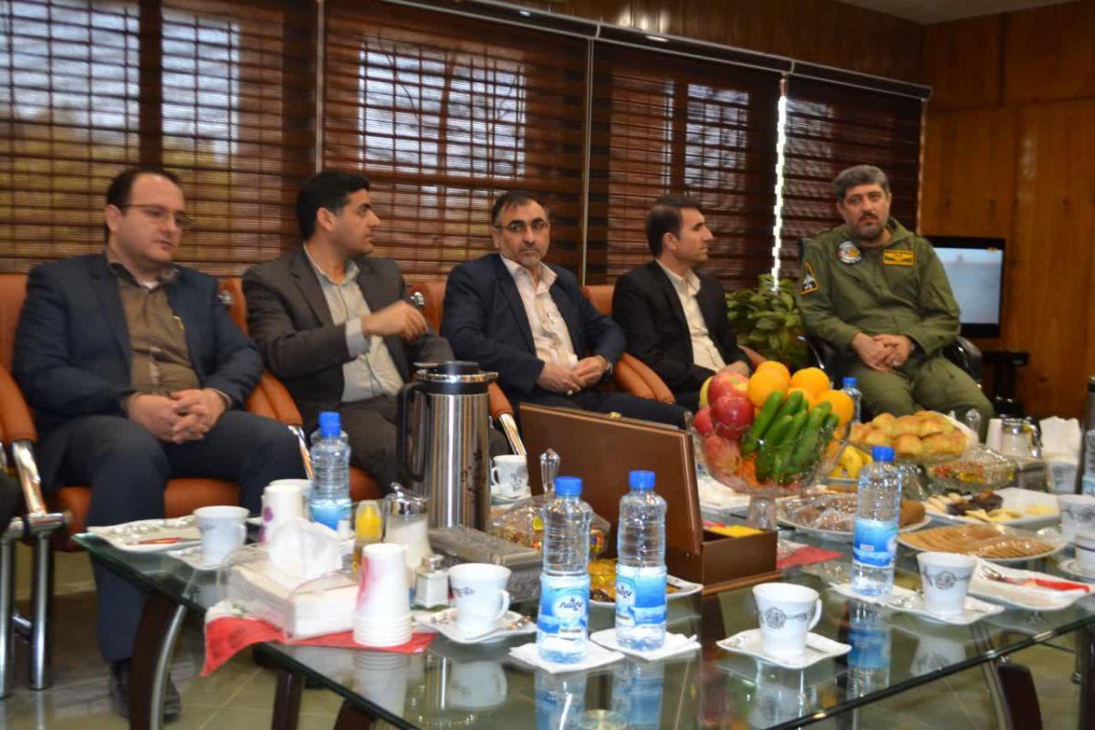 دیدار دانشگاهیان دانشگاه آزاد دزفول با فرمانده پایگاه چهارم شکاری