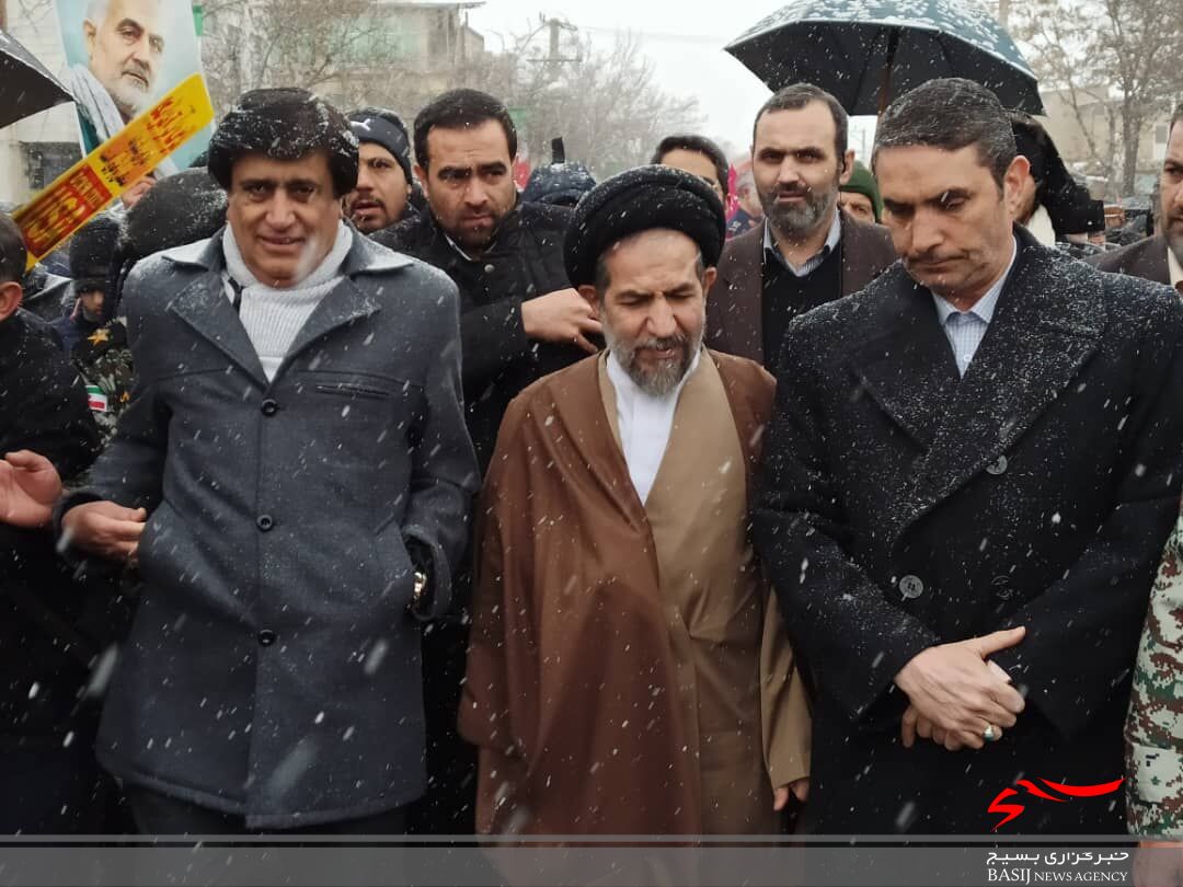 مردم ثابت کردند همواره برای دفاع از کشور در صحنه هستند مردم ثابت کردند همواره برای دفاع از کشور در صحنه هستند