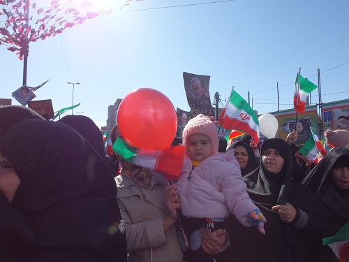 حماسه مردم قیام 15خرداد ورامین در راهپیمایی 22بهمن زمستان را بهار کردند