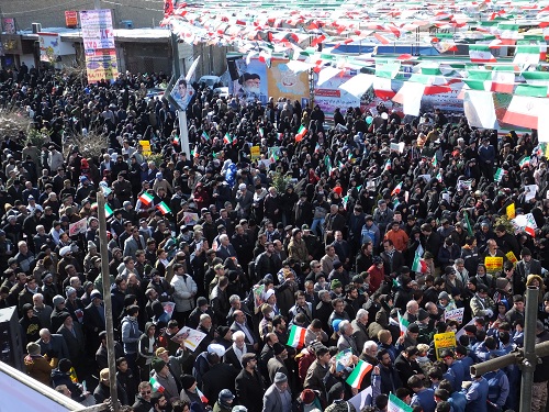 حماسه مردم قیام 15خرداد ورامین در راهپیمایی 22بهمن زمستان را بهار کردند