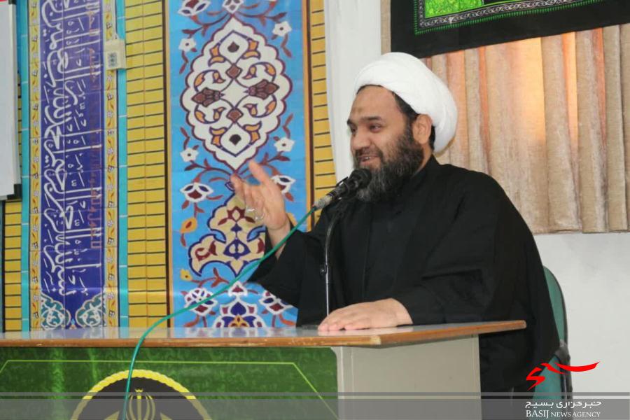 انسان باید بندگی خدا را عزت خود بداند و از بندگی خدا لذت ببرد انسان باید بندگی خدا را عزت خود بداند و از بندگی خدا لذت ببرد