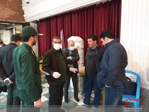 تولید انبوه ماسک و لباس یک بار مصرف بیمارستانی در رامسر / ضرورت همکاری خیرین برای تهیه سبدکالای نیازمندان