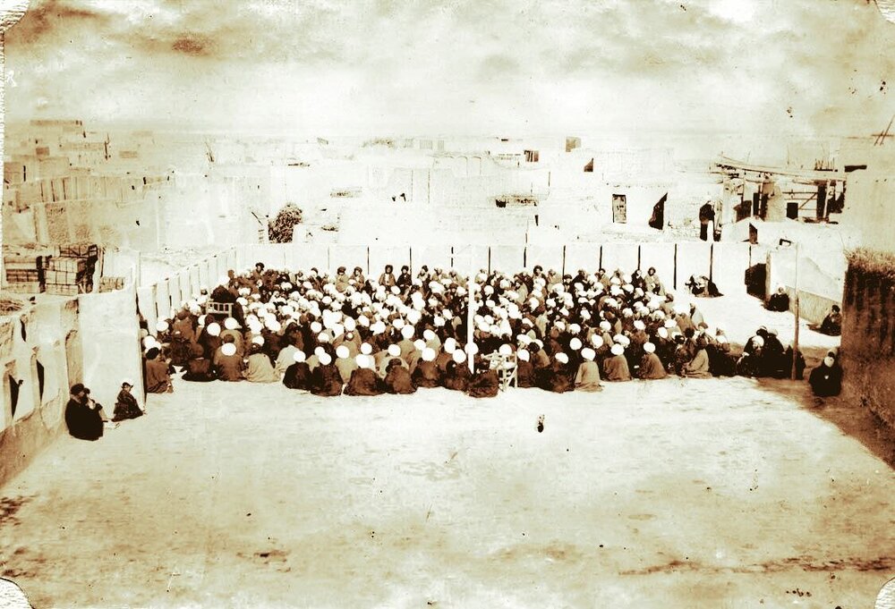 درس در پشت بام مسجد طوسی نجف