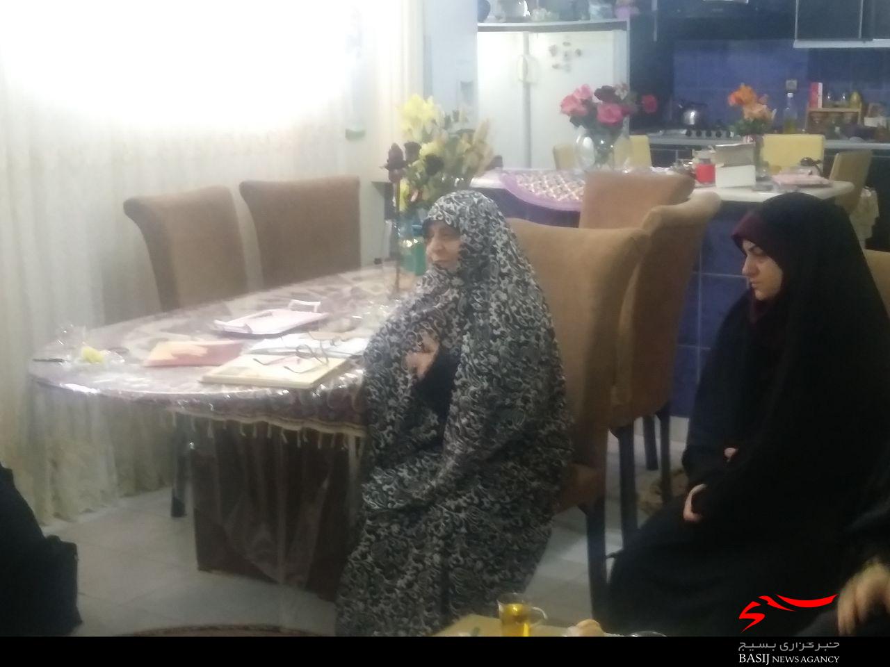 عیادت و دیدار فرمانده سپاه قدس گیلان از مادر بیمار معلم شهید عیادت و دیدار فرمانده سپاه قدس گیلان از مادر بیمار معلم شهید
