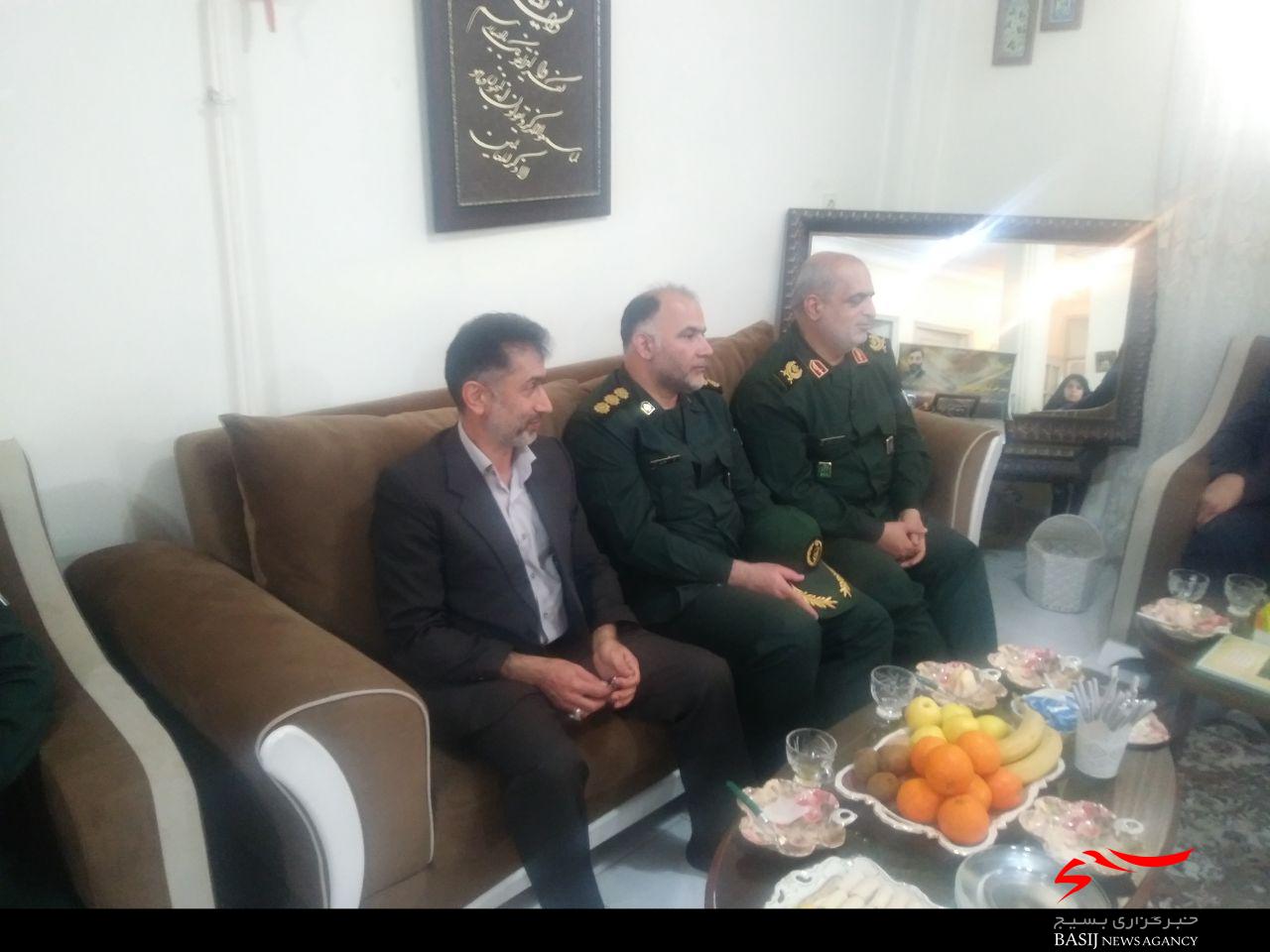 عیادت و دیدار فرمانده سپاه قدس گیلان از مادر بیمار معلم شهید عیادت و دیدار فرمانده سپاه قدس گیلان از مادر بیمار معلم شهید