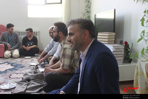 دیدار مسئول سازمان بسیج هنرمندان قم با نویسنده و منتقد ادبی/ تصاویر