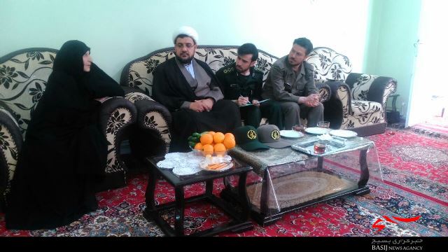 دیدار کارکنان دفتر نمایندگی ولی‌فقیه در سپاه کبودراهنگ با خانواده شهید «جلالی»