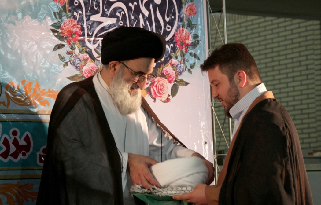 روحانیت در «گام دوم» انقلاب باید در وسط میدان باشد روحانیت در «گام دوم» انقلاب باید در وسط میدان باشد