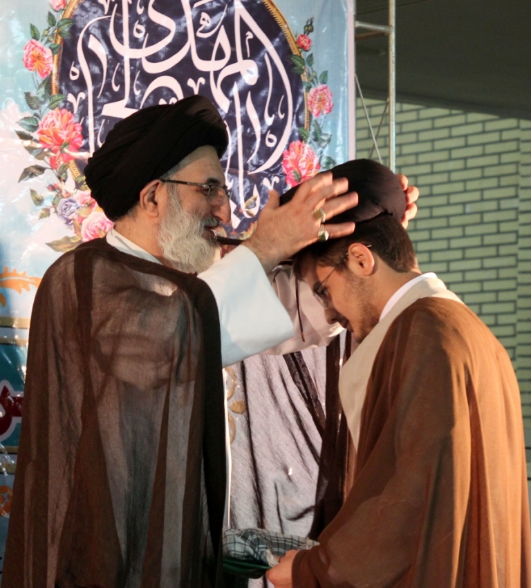 روحانیت در «گام دوم» انقلاب باید در وسط میدان باشد روحانیت در «گام دوم» انقلاب باید در وسط میدان باشد