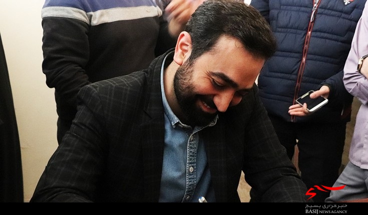 گزارش تصویری/ جشن امضای کتاب &ldquo;نخل و نارنج&rdquo; با حضور &ldquo;وحید یامین پور&rdquo; در رشت