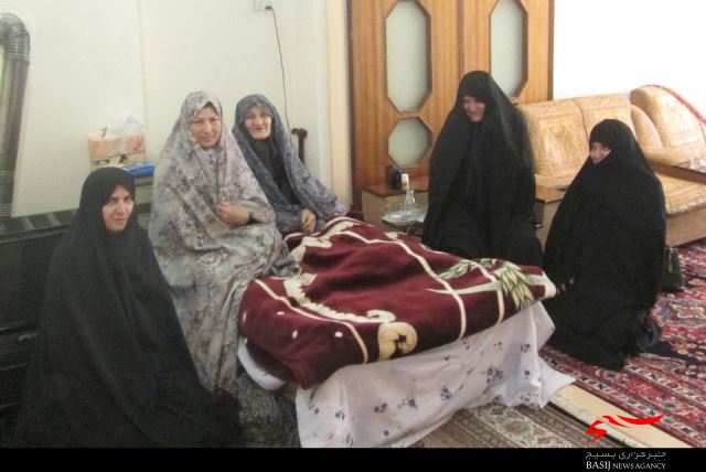 دیدار و دلجویی از خانواده شهیدان با حضور اعضای بسیج جامعه زنان بهار