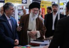 بازدید رهبر معظم انقلاب از غرفه انتشارات روایت فتح