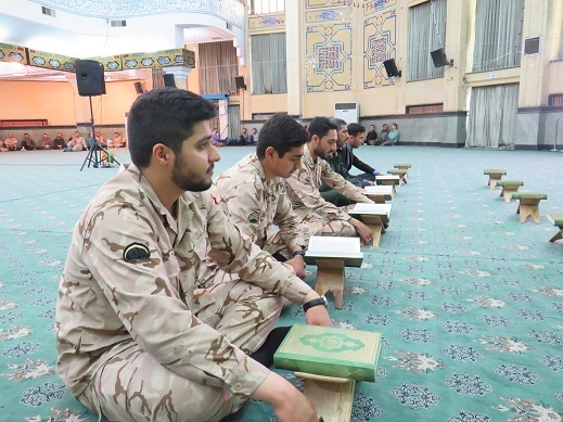 تجلیل از خادمین قرآنی در آخرین پنج شنبه ماه مبارک رمضان