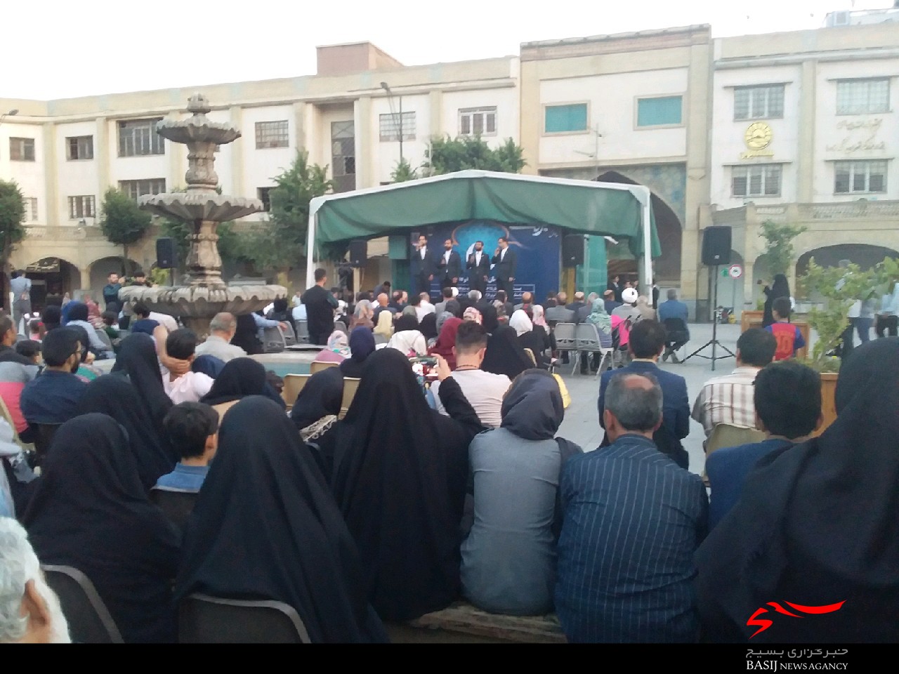گزارش تصویری از سفره ی افطاری 2 و نیم کیلومتری ایتام+تصاویر