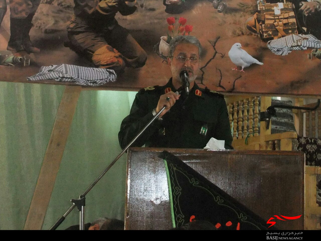 ایثارگری و از خودگذشتگی شهداء باید الگو و سرمشق جوانان باشد ایثارگری و از خودگذشتگی شهداء باید الگو و سرمشق جوانان باشد