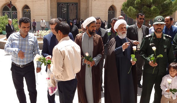 مزار شهدای گمنام در مهاجران عطرافشانی شد