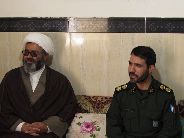 تلاش در جهت تحقق آرمان های انقلاب یک تکلیف الهی است