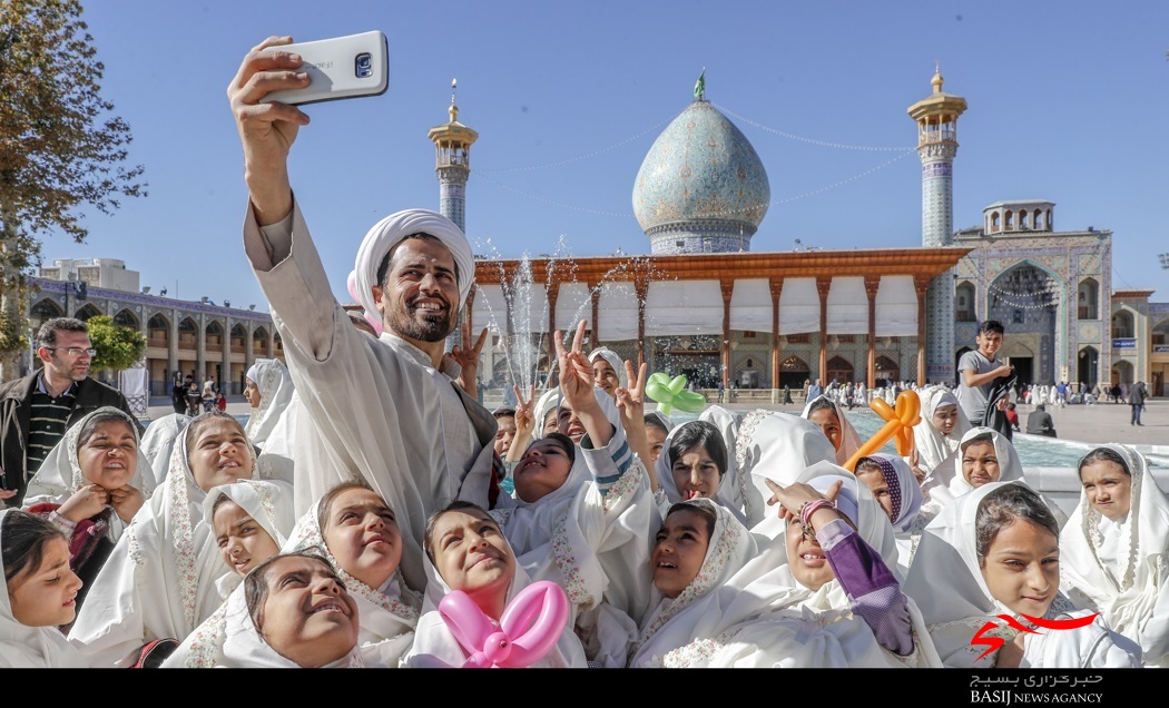 استقبال مردم و گردشگران از شهر شیراز و فضای تبلیغ دین