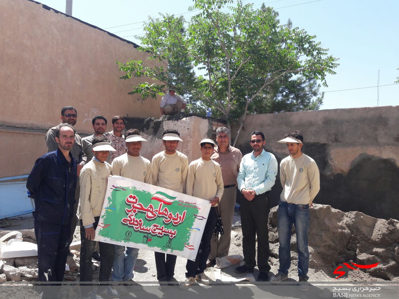مشارکت دانش آموزان در زیبا سازی مدارس هنر شهرستان مود مشارکت دانش آموزان در زیبا سازی مدارس هنر شهرستان مود