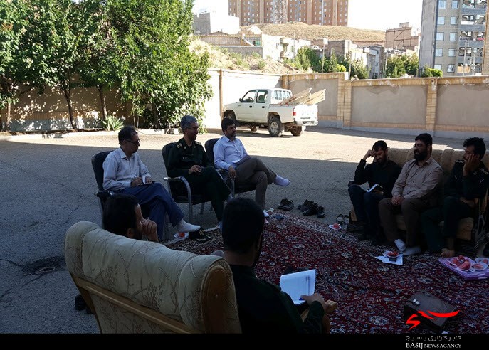 نشست هم‌اندیشی فرماندهان پایگاه‌های حوزه شهید «خادم‌پر» با فرمانده سپاه ناحیه همدان