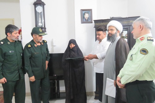 سردار غیاثی راد به نمایندگی از مدیر کل ایثارگران ستاد کل نیروهای مسلح ازسه خانواده شهید ورامینی دیدار کردند.