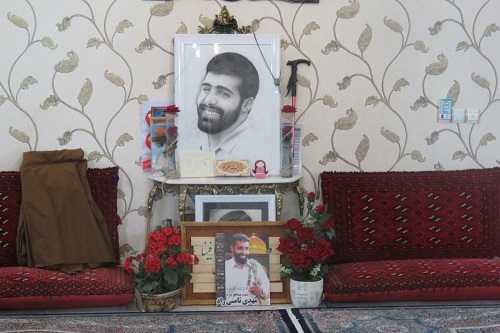 سردار غیاثی راد به نمایندگی از مدیر کل ایثارگران ستاد کل نیروهای مسلح ازسه خانواده شهید ورامینی دیدار کردند.