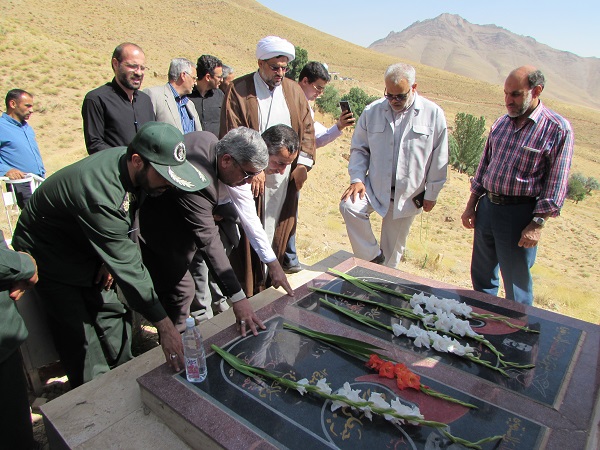 خانواده معظم شهدا چشم و چراغ این ملت هستند