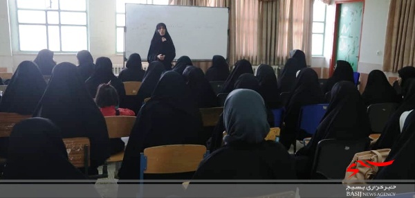 برگزاری دوره آموزشی بسیج در حوزه ۱۰ شهیده هاشمی قم