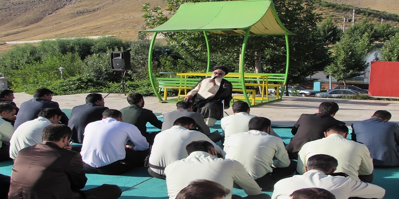 مزار مطهر شهدای گمنام شهرستان شازند گلباران و غبارروبی شد