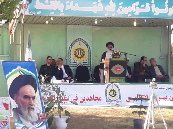 مراسم صبحگاه مشترک نیروهای نظامی و انتظامی در  شهرستان شازند